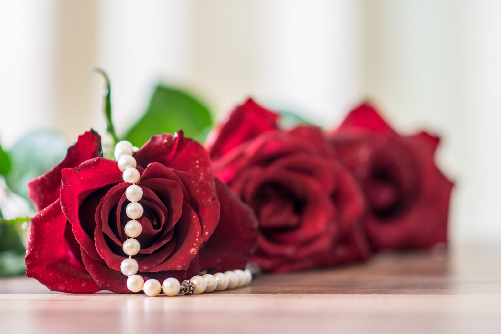 Celebrate Your Ten Year Wedding Anniversary in Style with a Limo Celebrate Your 10 Year Anniversary With A Limo